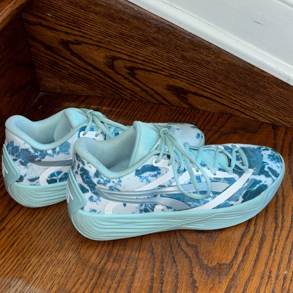 Puma Stewie 2 - Women’s Size 10